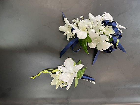 White orchid  corsage and boutonniÃ?Â¨re