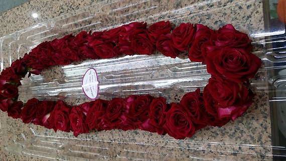 Red roses double lei