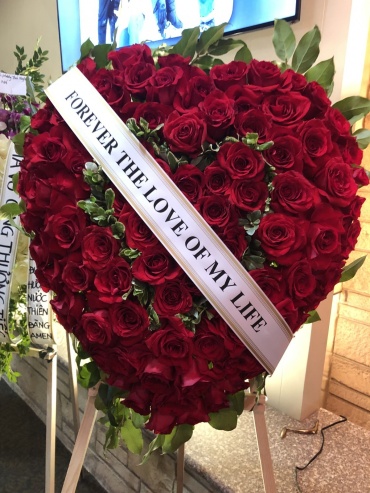 Heartfelt - Red Roses with banner